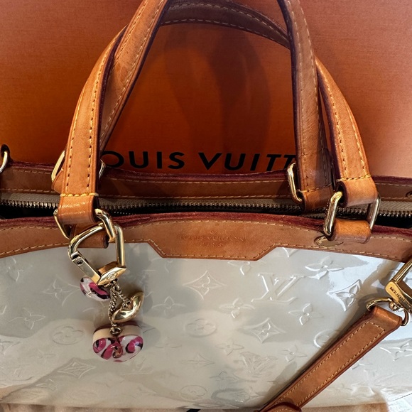 Louis Vuitton Brea PM Vernis - Picture 7 of 12